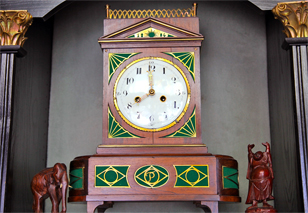 Antike Uhren in allen Variationen